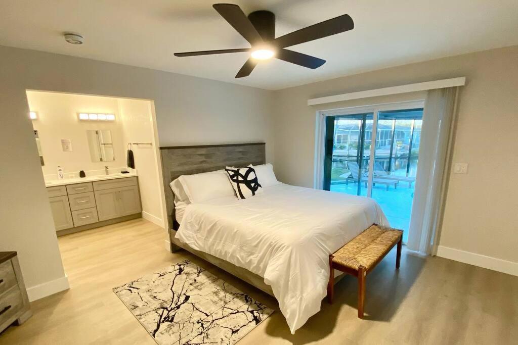 Waterfront Gulf Gateway: Pool/dock/grill/gameroom Holiday home *